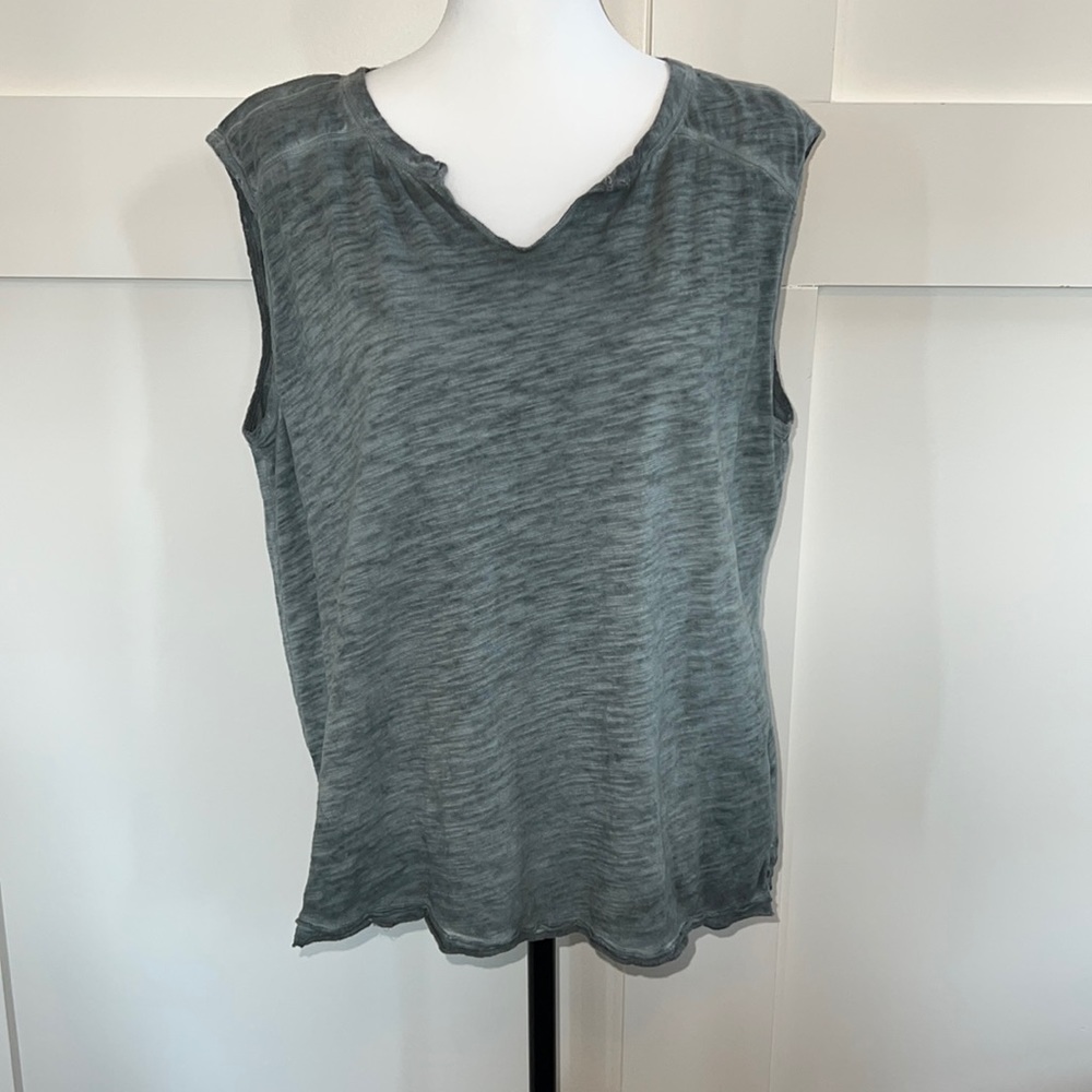 NWT Mododoc Top